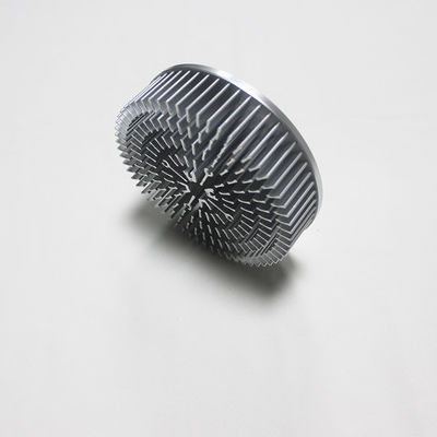 AL1070 προσαρμοσμένη περιοχή διασκεδασμού θερμότητας πτερυγίων καρφιτσών Heatsink με τη βγαίνοντας φόρμα